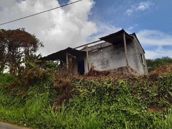 Terrain de 320m² situé sur hauteur du Morne-des-esses à Sainte-Marie