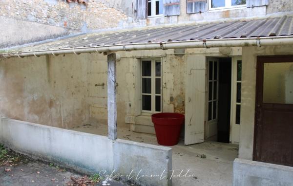 MAISON EN PIERRE A RENOVER