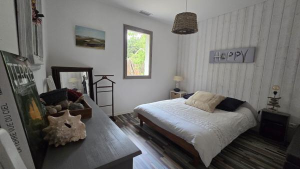 A vendre à Biganos maison meublé avec garage, piscine, et chambre indépendante.
