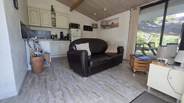 A vendre à Biganos maison meublé avec garage, piscine, et chambre indépendante.