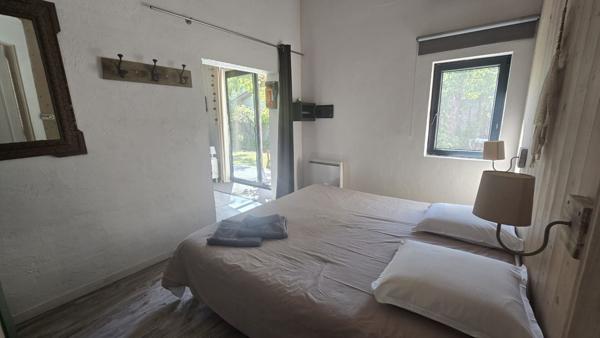 A vendre à Biganos maison meublé avec garage, piscine, et chambre indépendante.