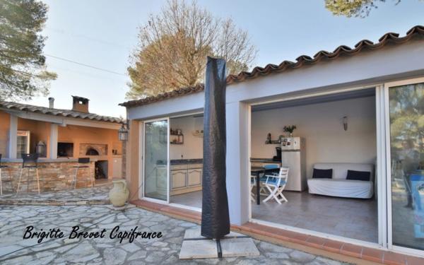 Dpt Bouches du Rhône (13), à vendre LA DESTROUSSE Maison Provençale de 230 m², piscine, sur terrain de 4 000 m²