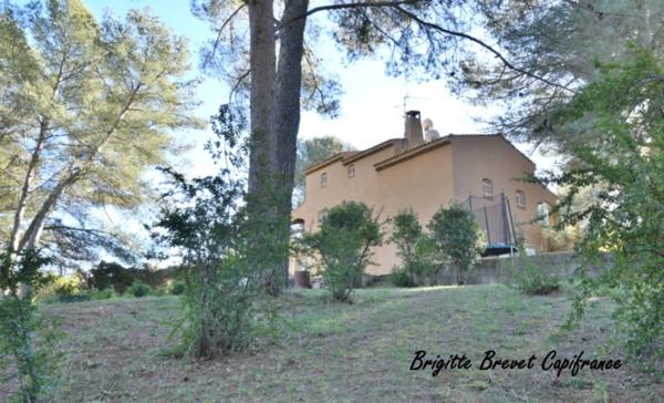 Dpt Bouches du Rhône (13), à vendre LA DESTROUSSE Maison Provençale de 230 m², piscine, sur terrain de 4 000 m²