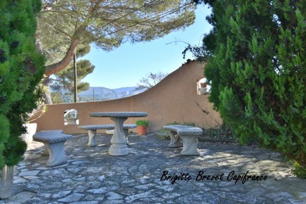 Dpt Bouches du Rhône (13), à vendre LA DESTROUSSE Maison Provençale de 230 m², piscine, sur terrain de 4 000 m²