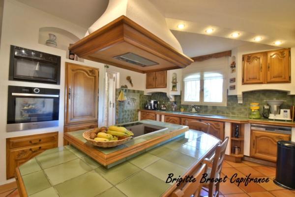 Dpt Bouches du Rhône (13), à vendre LA DESTROUSSE Maison Provençale de 230 m², piscine, sur terrain de 4 000 m²