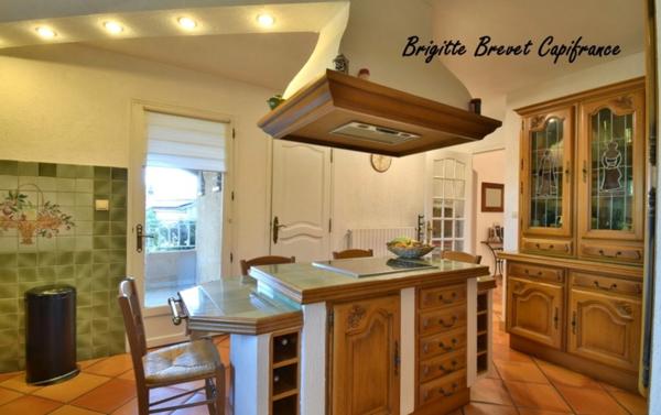 Dpt Bouches du Rhône (13), à vendre LA DESTROUSSE Maison Provençale de 230 m², piscine, sur terrain de 4 000 m²