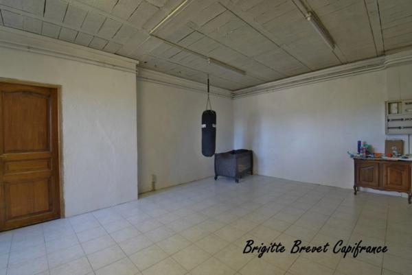 Dpt Bouches du Rhône (13), à vendre LA DESTROUSSE Maison Provençale de 230 m², piscine, sur terrain de 4 000 m²