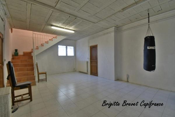 Dpt Bouches du Rhône (13), à vendre LA DESTROUSSE Maison Provençale de 230 m², piscine, sur terrain de 4 000 m²