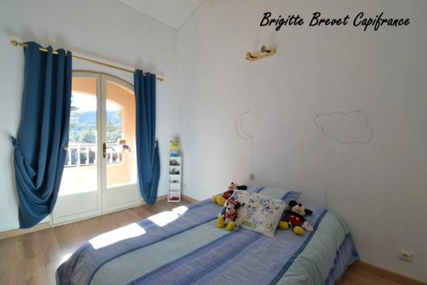 Dpt Bouches du Rhône (13), à vendre LA DESTROUSSE Maison Provençale de 230 m², piscine, sur terrain de 4 000 m²