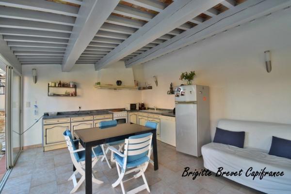 Dpt Bouches du Rhône (13), à vendre LA DESTROUSSE Maison Provençale de 230 m², piscine, sur terrain de 4 000 m²