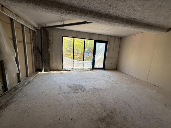 Local commercial neuf à vendre à Saint Cyr sur Mer - 147 m² - Grand standing
