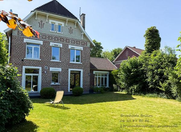 Maison d'ingénieur, 5 chambres, jardin généreux, 2 garages