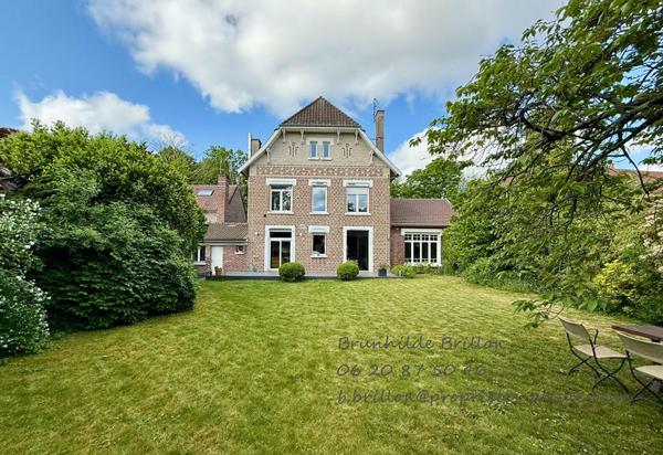 Maison d'ingénieur, 5 chambres, jardin généreux, 2 garages