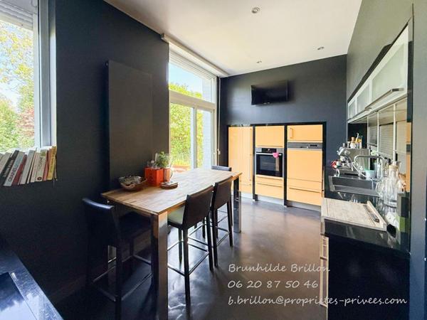 Maison d'ingénieur, 5 chambres, jardin généreux, 2 garages