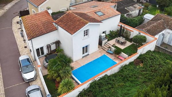 Maison de charme - 3 chambres et bureau - Garage et Piscine proche de la mer