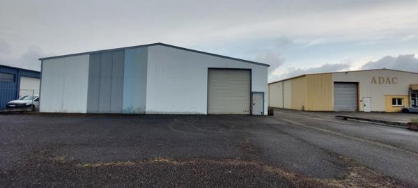 Local artisanal, commercial ou dépôt de 400 m²