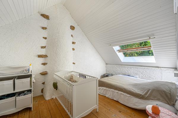 Bâtisse et annexes de charme avec piscine entre golf et plage.