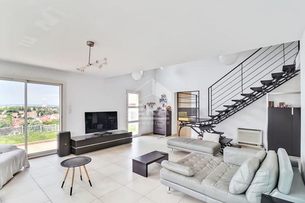 Sur les hauteurs : Maison de standing T5 à Marignane de 146m2 avec vue panoramique sur l'étang