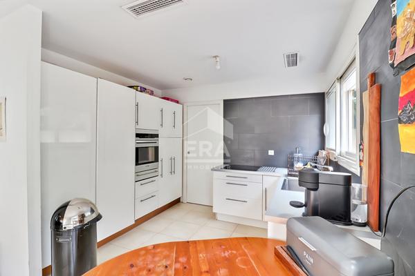 Sur les hauteurs : Maison de standing T5 à Marignane de 146m2 avec vue panoramique sur l'étang