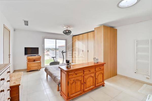 Sur les hauteurs : Maison de standing T5 à Marignane de 146m2 avec vue panoramique sur l'étang