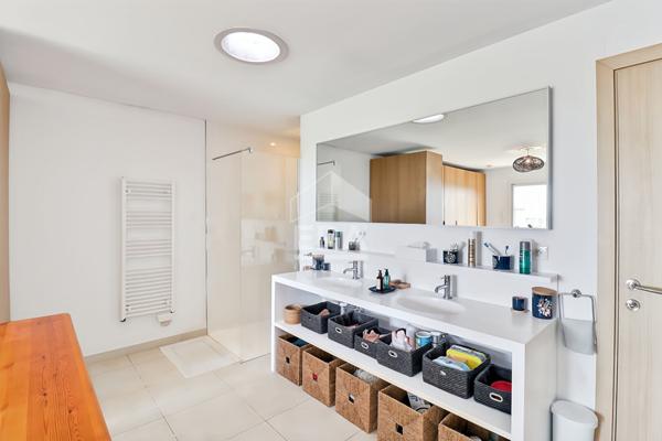 Sur les hauteurs : Maison de standing T5 à Marignane de 146m2 avec vue panoramique sur l'étang