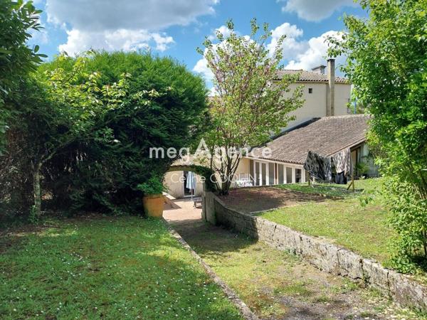 Immeuble à JONZAC, 17500 - 200m²