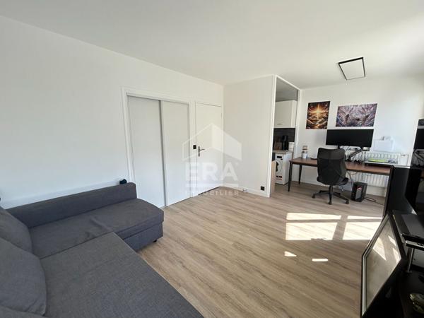 STUDIO ENTIÈREMENT RÉNOVÉ A VENDRE A PLAISIR - GARE GRIGNON