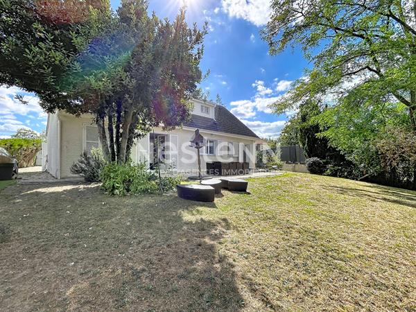 A vendre Maison de 8 pièces de 154 m2 à Plaisir - Quartier de la Boissière