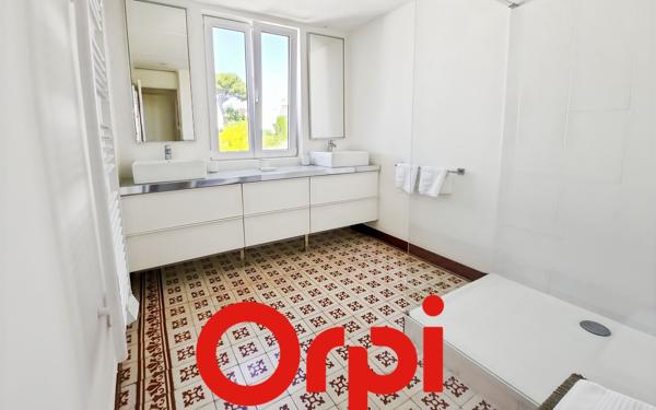 Appartement à vendre    3 pièces • 77 m2 Bandol