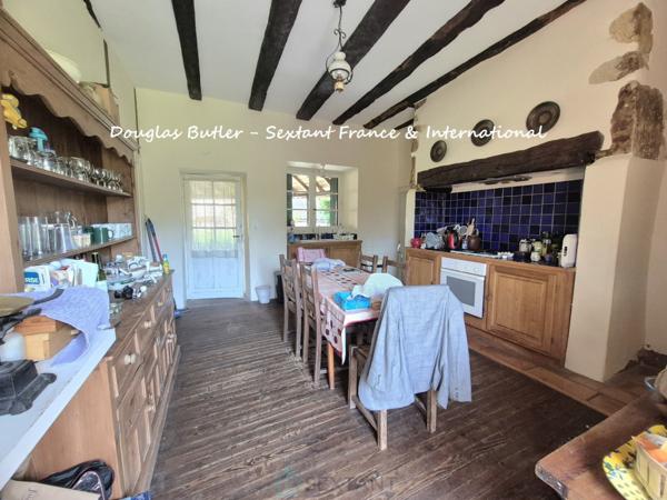 Superbe propriété en pierre de caractère avec gîte, annexe et vue dégagée