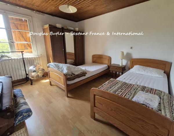 Superbe propriété en pierre de caractère avec gîte, annexe et vue dégagée