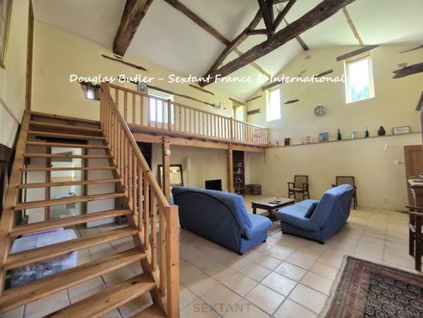 Superbe propriété en pierre de caractère avec gîte, annexe et vue dégagée