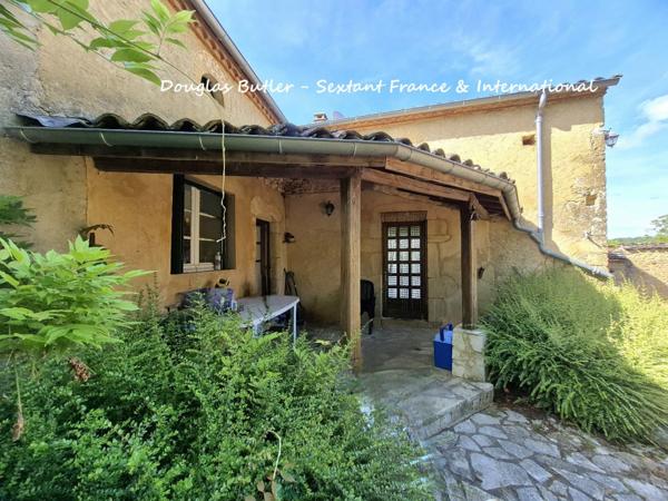 Superbe propriété en pierre de caractère avec gîte, annexe et vue dégagée
