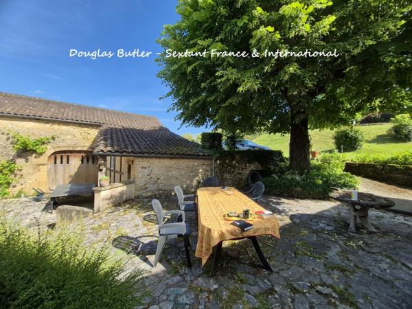 Superbe propriété en pierre de caractère avec gîte, annexe et vue dégagée