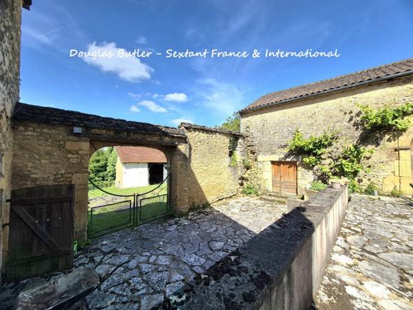 Superbe propriété en pierre de caractère avec gîte, annexe et vue dégagée