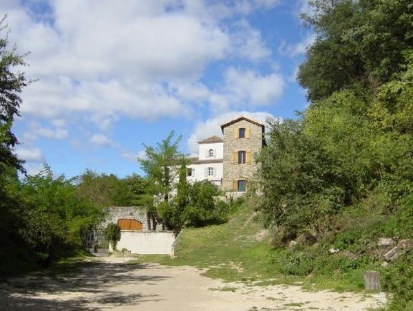 Alès (30100) Mas du 18e de 500 m² avec 6 appartements, sur 2 hectares