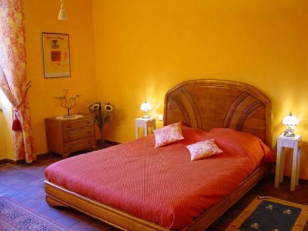 Alès (30100) Mas du 18e de 500 m² avec 6 appartements, sur 2 hectares