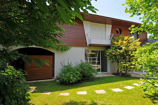 Acheter Maison 10 pièces - 300 m²