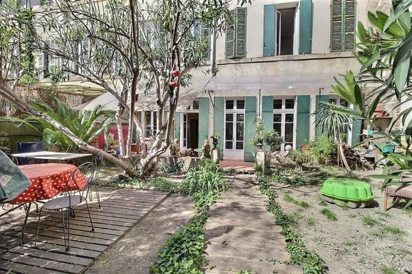 Marseille8ème- RUE PARADIS -cession de bail- local plus appartement/bureaux -jardin .