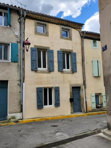 Maison de village entièrement rénovée – 145 m² – Cour privative – Garage 45 m² - Castelnaudary (11400)