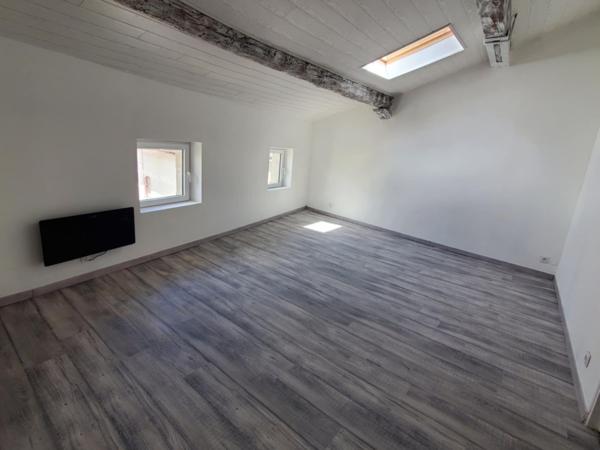 Maison de village entièrement rénovée – 145 m² – Cour privative – Garage 45 m² - Castelnaudary (11400)