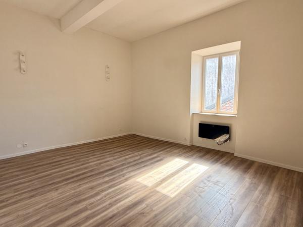Maison de village entièrement rénovée – 145 m² – Cour privative – Garage 45 m² - Castelnaudary (11400)
