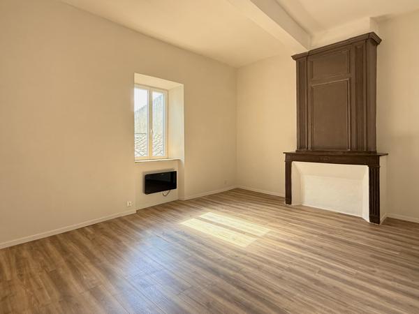 Maison de village entièrement rénovée – 145 m² – Cour privative – Garage 45 m² - Castelnaudary (11400)
