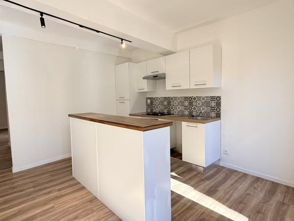 Maison de village entièrement rénovée – 145 m² – Cour privative – Garage 45 m² - Castelnaudary (11400)