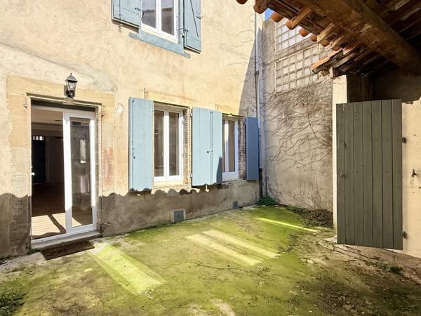 Maison de village entièrement rénovée – 145 m² – Cour privative – Garage 45 m² - Castelnaudary (11400)