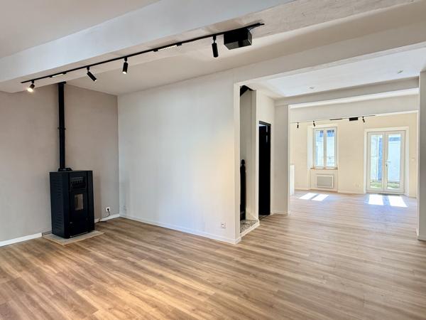 Maison de village entièrement rénovée – 145 m² – Cour privative – Garage 45 m² - Castelnaudary (11400)
