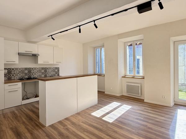 Maison de village entièrement rénovée – 145 m² – Cour privative – Garage 45 m² - Castelnaudary (11400)