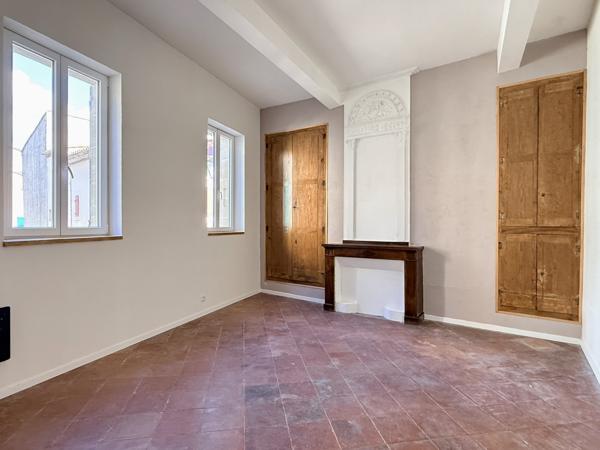 Maison de village entièrement rénovée – 145 m² – Cour privative – Garage 45 m² - Castelnaudary (11400)
