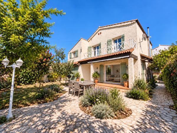 VILLA FAMILIALE 165 M² – 7 CHAMBRES, CALME ET BEAUX VOLUMES