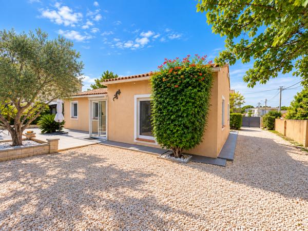 JONQUIERES- VILLA PLAIN PIED 5 PIECES AVEC PISCINE SUR 960M2 DE TERRAIN